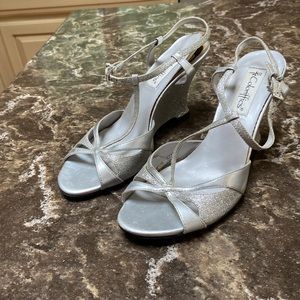 Coloriffics silver dress shoes sz 9 1/2